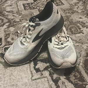 Brooks sneakers black & white revel gym shoes